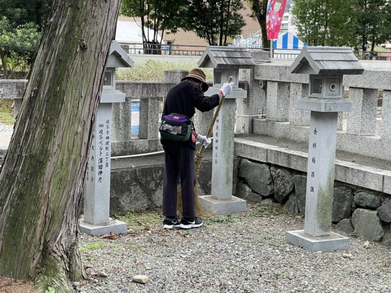 神社清掃ボランティアを行ってきました。